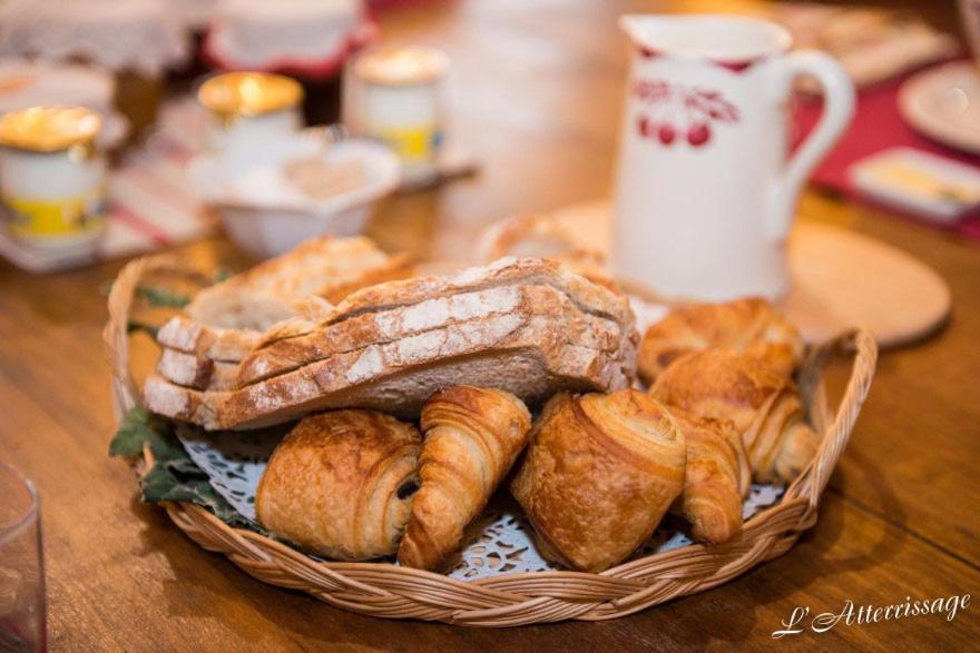 L'Atterrissage Bed & Breakfast Santes Exterior foto